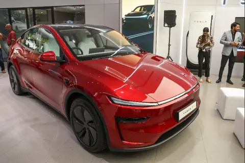 特斯拉迎来中国对手，国产汽车集体“换道超车”