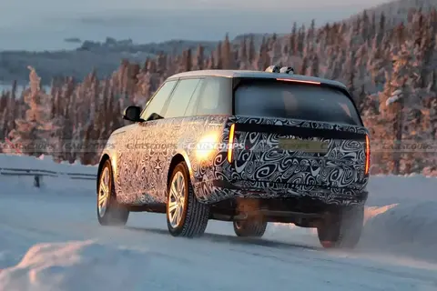 新款路虎揽胜谍照曝光，外观微调/内饰升级